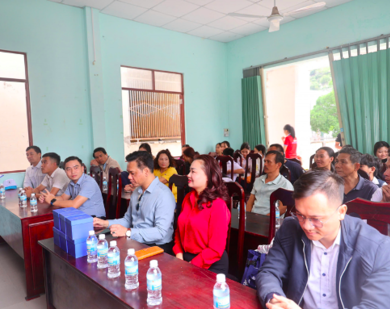 Dân đảo Bích Đầm Nha Trang hào hứng học tiếng Anh nhờ dự án giáo dục cộng đồng
