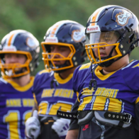 Brian Vũ:Từ học sinh Việt Nam trở thành trụ cột  đội bóng bầu dục Annie Wright tại Mỹ.