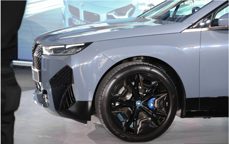 BMW iX M60 với hiệu năng siêu xe ra mắt tại Malaysia, giá hơn 133 ngàn USD