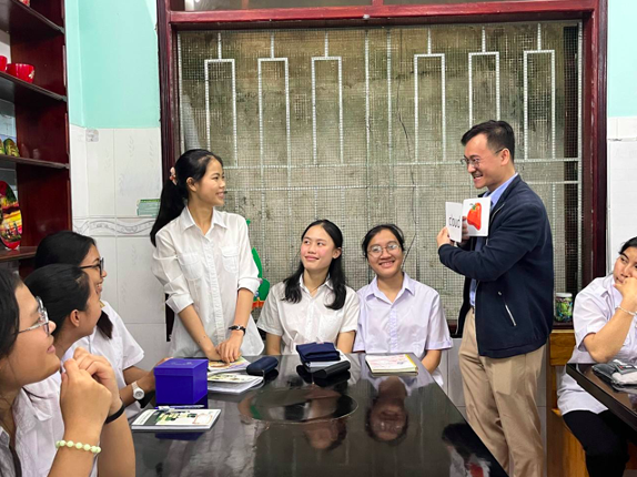 Người dân Khánh Hòa nô nức tham gia các lớp học tiếng Anh miễn phí