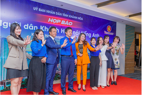 Tập đoàn Vingroup phối hợp UBND tỉnh Khánh Hòa dạy tiếng Anh miễn phí cho người dân
