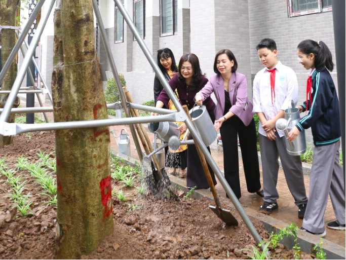 Làm xanh thêm không gian sống trên địa bàn Giảng Võ