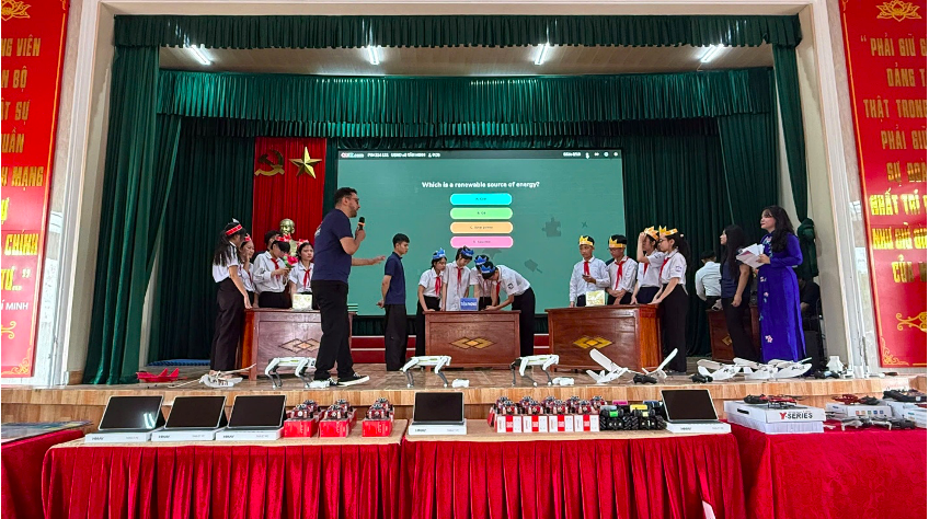 Tân Minh thúc đẩy chuyển đổi số giáo dục, đưa tiếng Anh và công nghệ đến gần hơn với học sinh